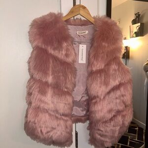 Faux fur vest ❤️